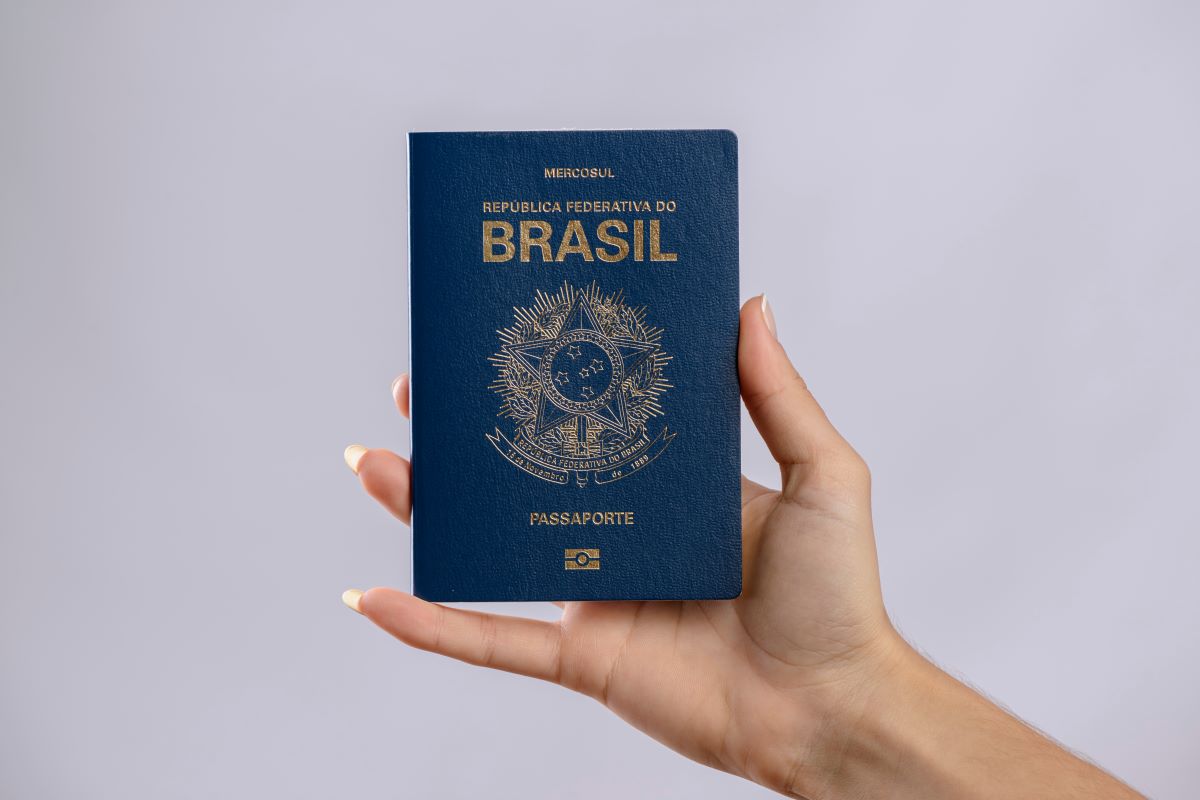 Passaporte para trabalho pode ser retirado| Fonte: Shutterstock