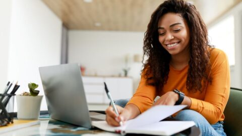 Como investir na sua formação acadêmica gastando pouco| Fonte: Shutterstock