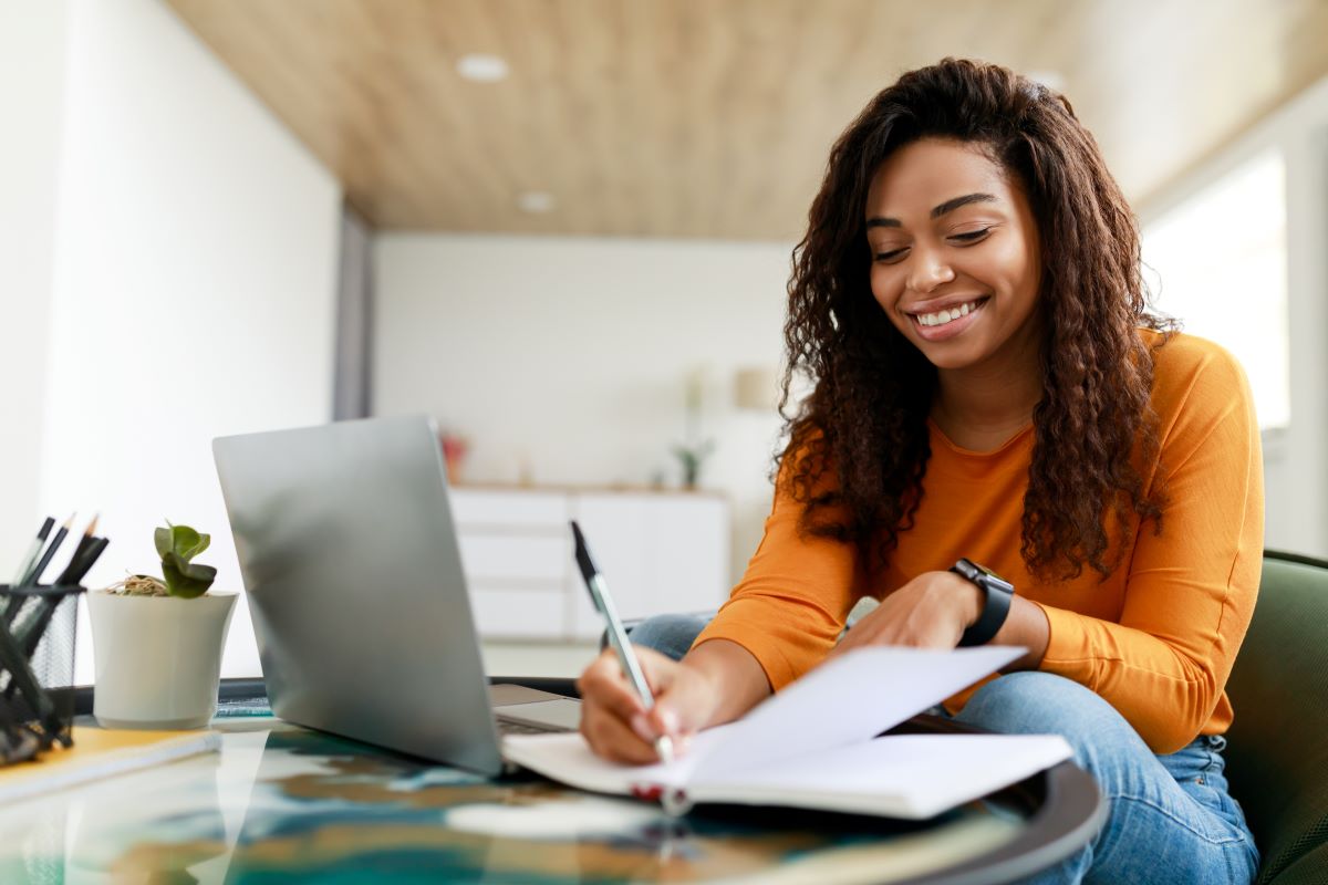 Como investir na sua formação acadêmica gastando pouco| Fonte: Shutterstock